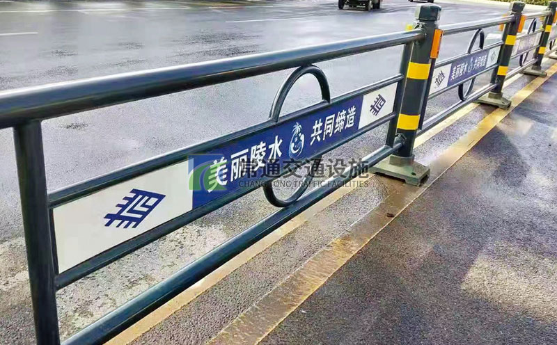 陵水市政护栏绿色八角柱中心隔离护